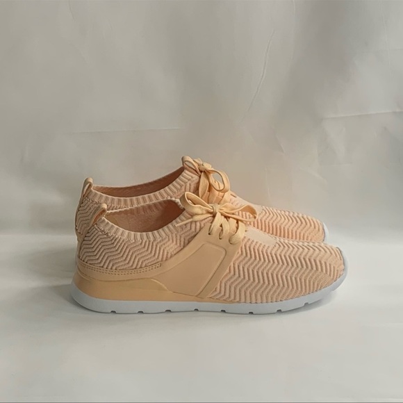 NWOT UGG Tread Lite Willows Peach Sneaker - Picture 7 of 11